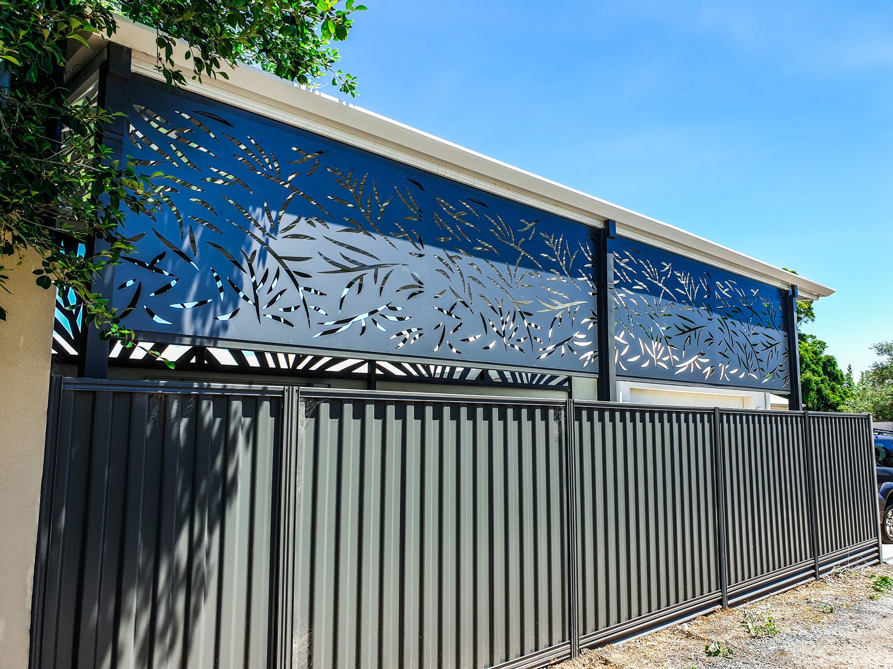 Leaf pattern laser cut screen above a Colorbond fence in Perth