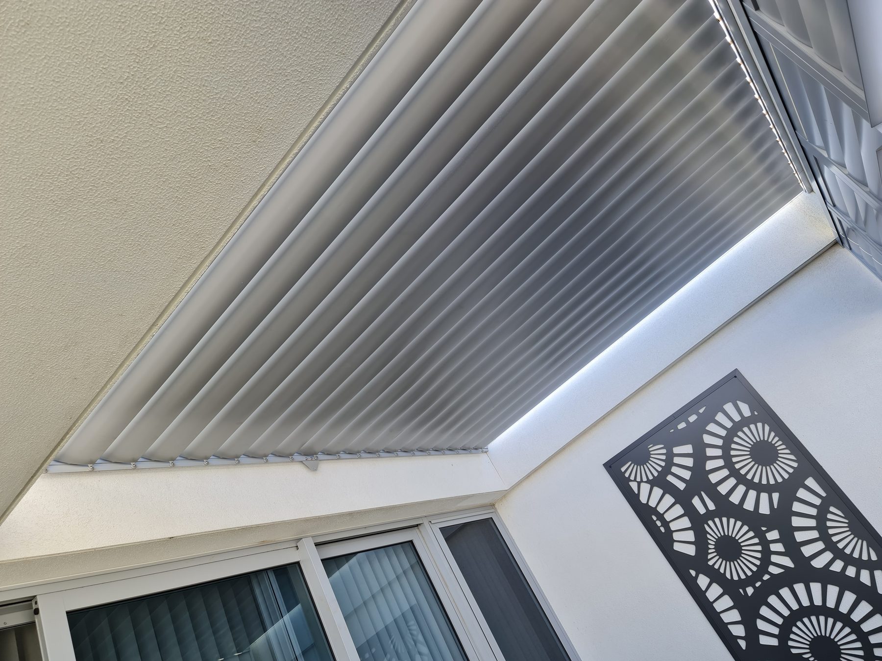 Outback Sunroof with louvres closed for rain protection, Perth